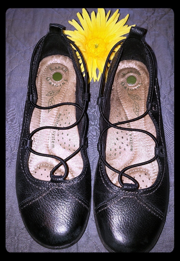 EARTH ORIGINS Round Toe ballet flats